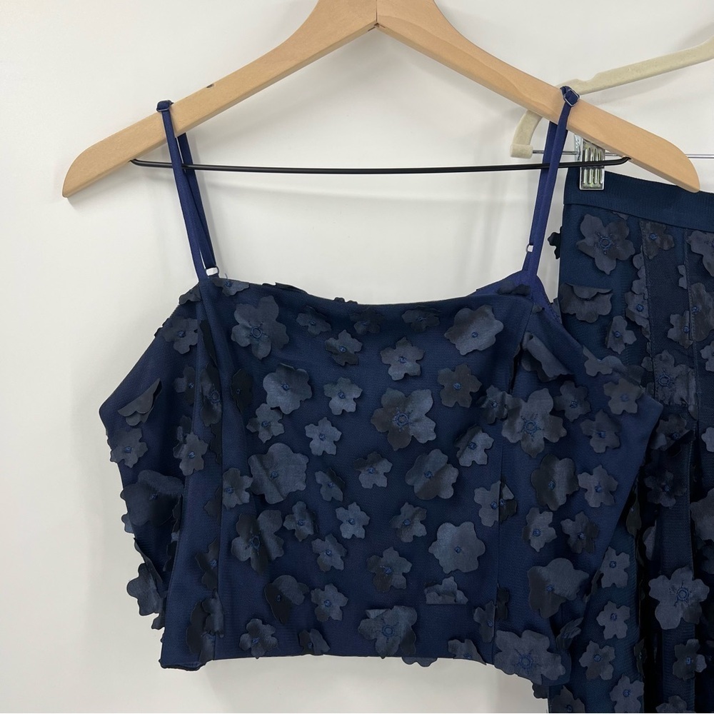 Eva Franco Mesh Top and Skirt Set Navy Petal Floral Cocktail Wedding Guest Sz 4 - Picture 3 of 9